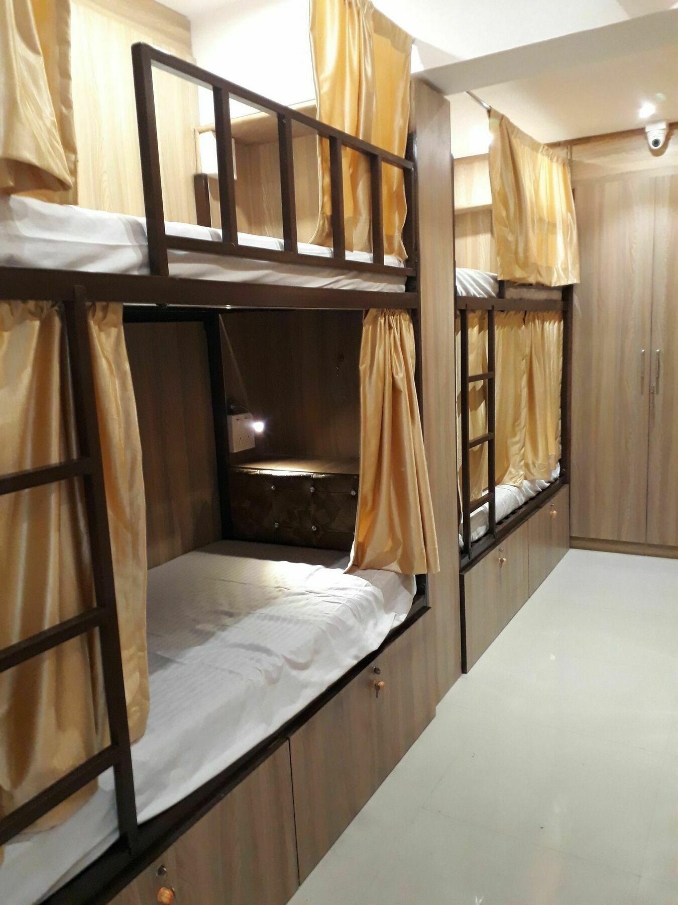 Golden Dormitory Мумбаи Экстерьер фото